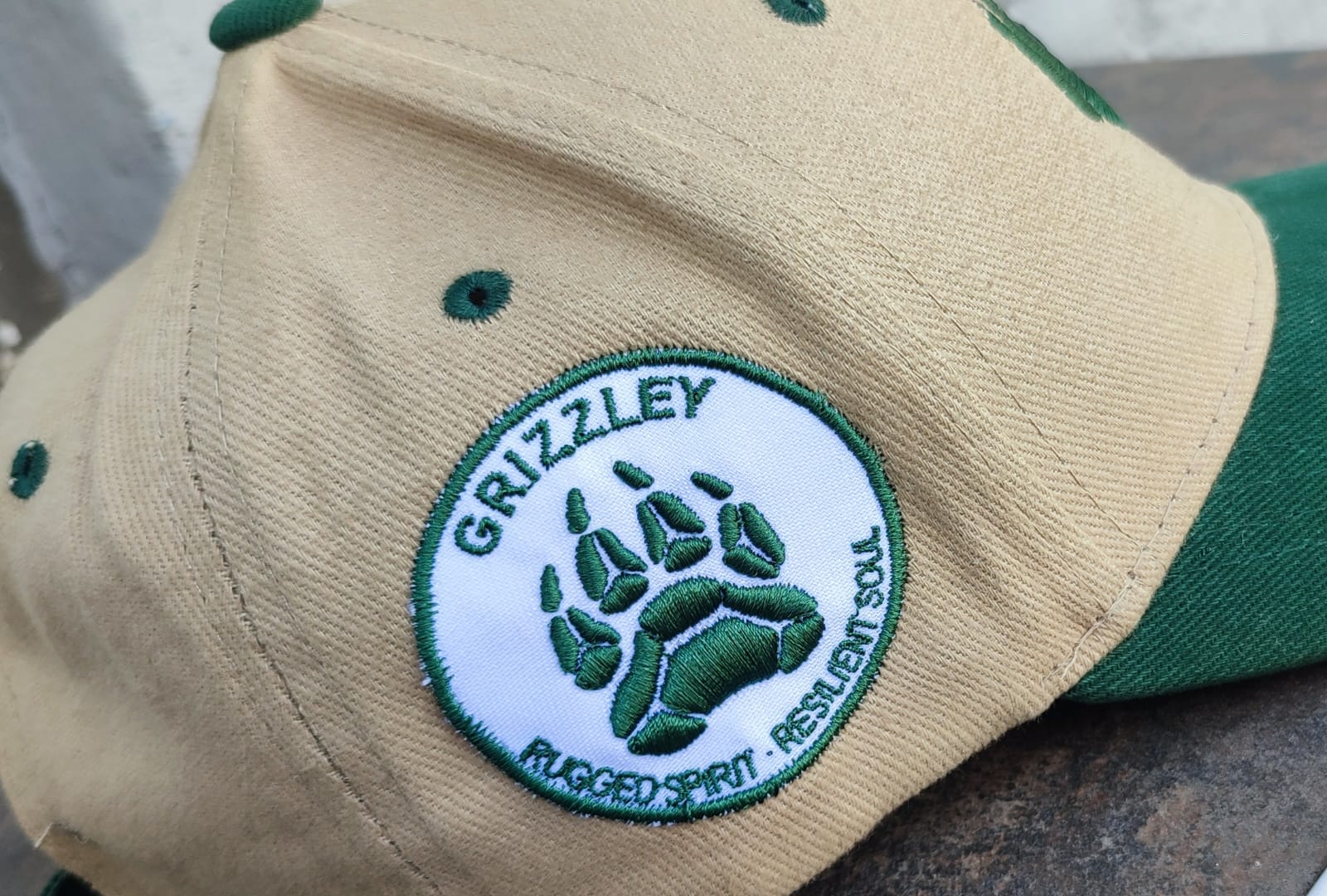 The Heritage Two-Tone 6-Panel